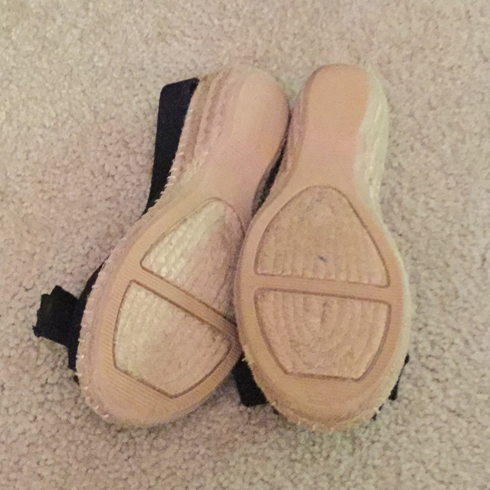 Bass Sandals - Picture 3 of 5